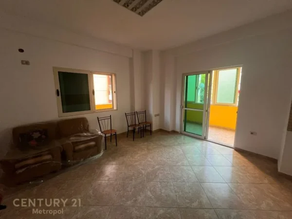 Tirane, jap me qera ambjent biznesi , 500 m² 2.000 € (Selite)