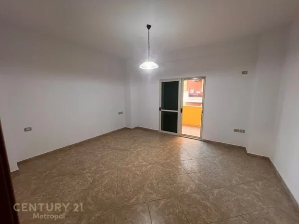 Tirane, jap me qera ambjent biznesi , 500 m² 2.000 € (Selite)