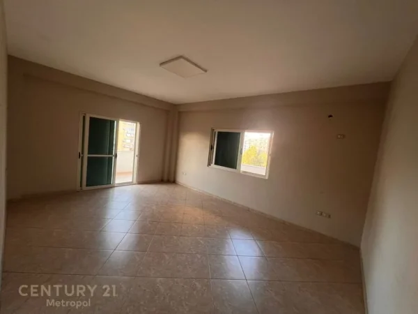 Tirane, jap me qera ambjent biznesi , 500 m² 2.000 € (Selite)