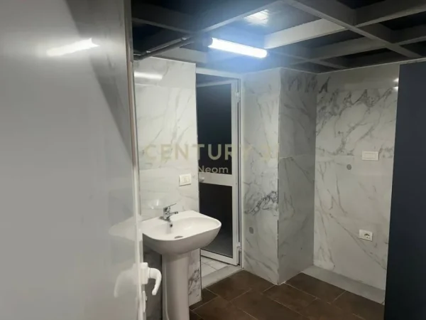 Tirane, shes ambjent biznesi , 258 m² 560.000 € (Yzberish)