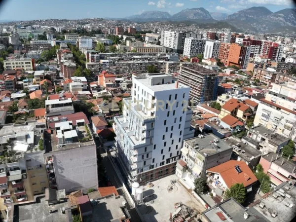 Tirane, shes apartament 2+1+2 , 121 m² 217.980 € (Xhamllik)