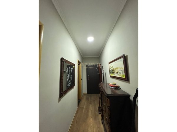 Tirane, jepet me qera 1+1 , 64 m² 350 € (Fresku)