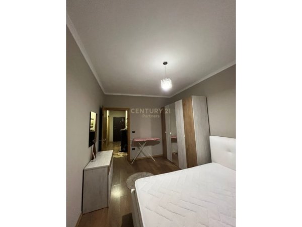 Tirane, jepet me qera 1+1 , 64 m² 350 € (Fresku)