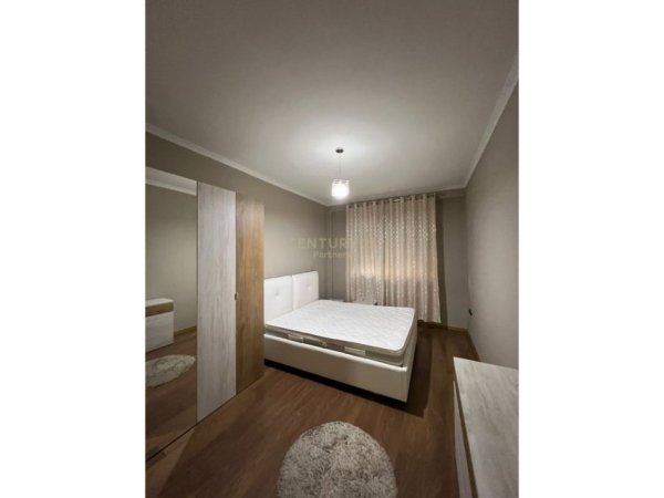Tirane, jepet me qera 1+1 , 64 m² 350 € (Fresku)