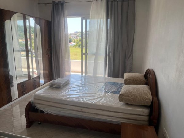 Tirane, jepet me qera apartament 2+1+Ballkon Kati 4, 90 m² 320 € (afer kompleksit fratar)