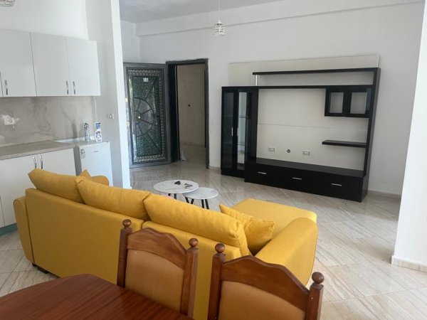 Tirane, jepet me qera apartament 2+1+Ballkon Kati 4, 90 m² 320 € (afer kompleksit fratar)
