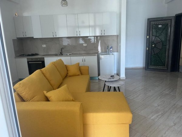 Tirane, jepet me qera apartament 2+1+Ballkon Kati 4, 90 m² 320 € (afer kompleksit fratar)