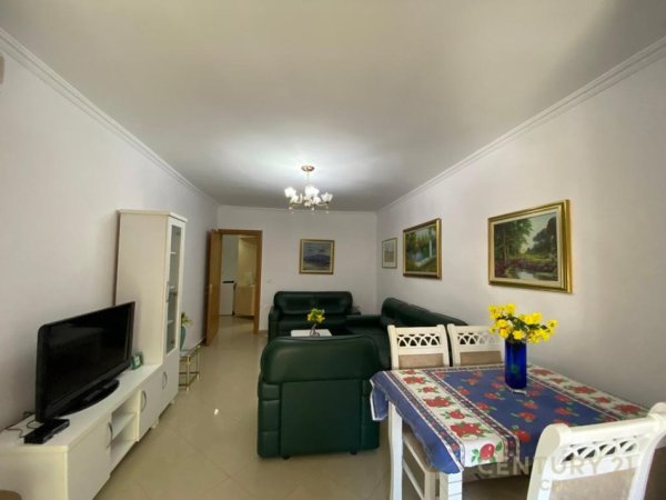 Tirane, jepet me qera apartament 1+1 Kati 3, 54 m² 500 € (Blloku)