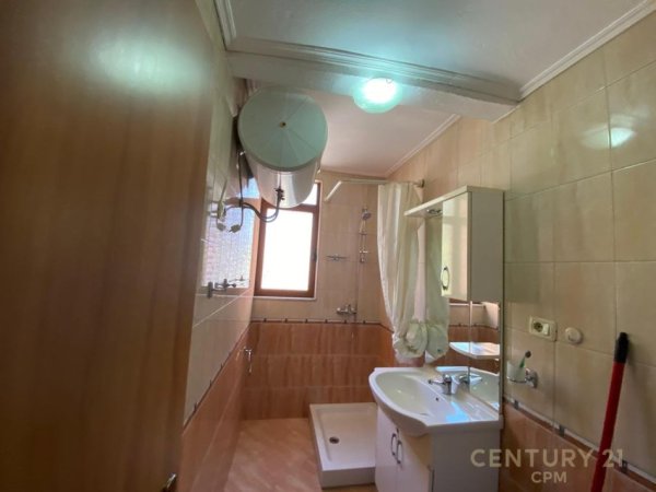 Tirane, jepet me qera apartament 1+1 Kati 3, 54 m² 500 € (Blloku)