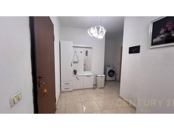 Tirane, jepet me qera apartament 1+1 Kati 8, 73 m² 450 € (Astir)