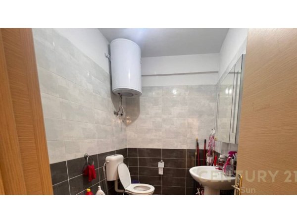 Tirane, jepet me qera apartament 1+1 Kati 8, 73 m² 450 € (Astir)