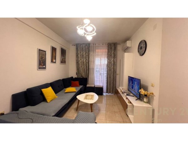 Tirane, jepet me qera apartament 1+1 Kati 8, 73 m² 450 € (Astir)
