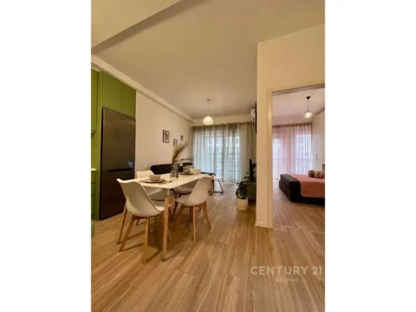 Tirane, jepet me qera apartament 1+1+Ballkon Kati 3, 80 m² 600 € 