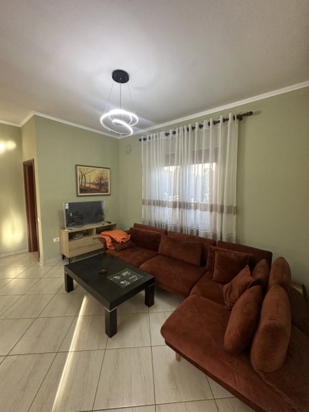 Tirane, jepet me qera shtepi 1+1 Kati 1, 75 m² 400 € (Rruga Jordan Misja)