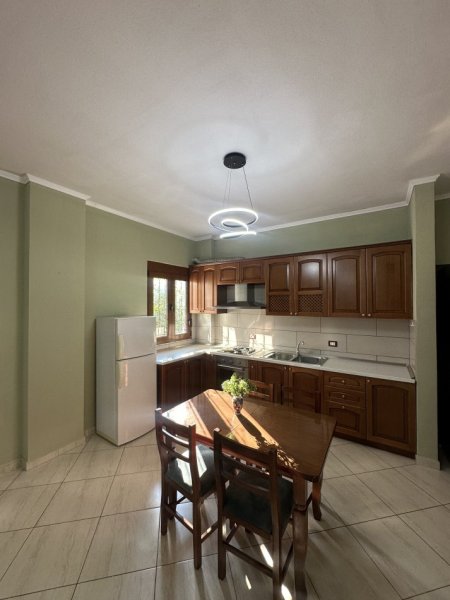 Tirane, jepet me qera shtepi 1+1 Kati 1, 75 m² 400 € (Rruga Jordan Misja)
