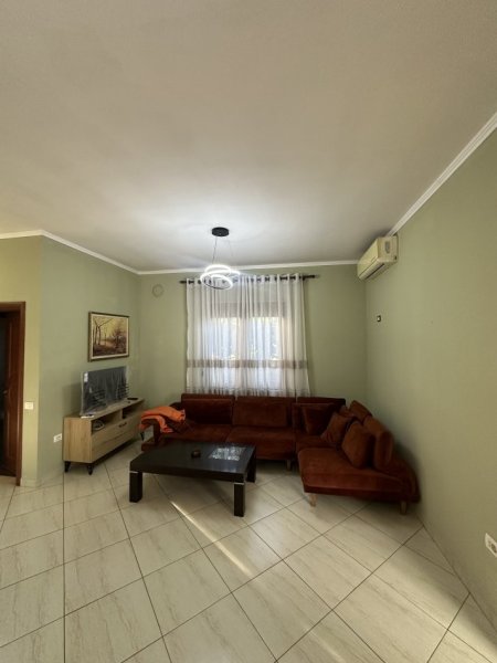 Tirane, jepet me qera shtepi 1+1 Kati 1, 75 m² 400 € (Rruga Jordan Misja)