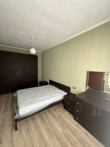 Tirane, jepet me qera shtepi 1+1 Kati 1, 75 m² 400 € (Rruga Jordan Misja)