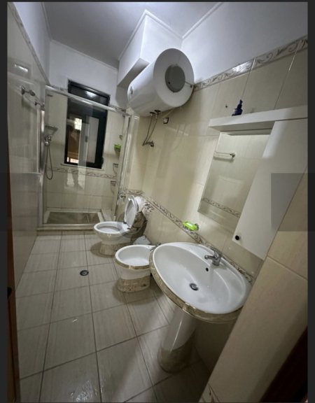 Tirane, jepet me qera apartament 1+1 Kati 2, 70 m² 500 € 