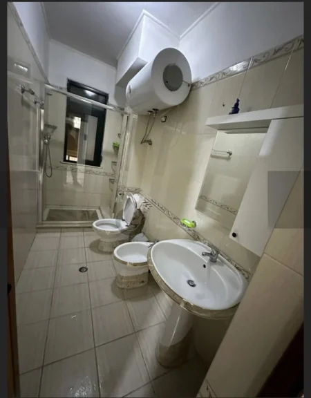 Tirane, jepet me qera apartament 1+1 Kati 2, 70 m² 500 € 