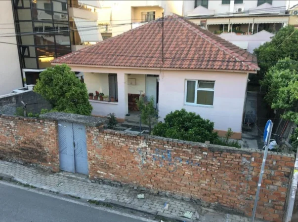 Tirane, shitet shtepi 2+1+Ballkon Kati 1, 130 m² 2.900.000 €