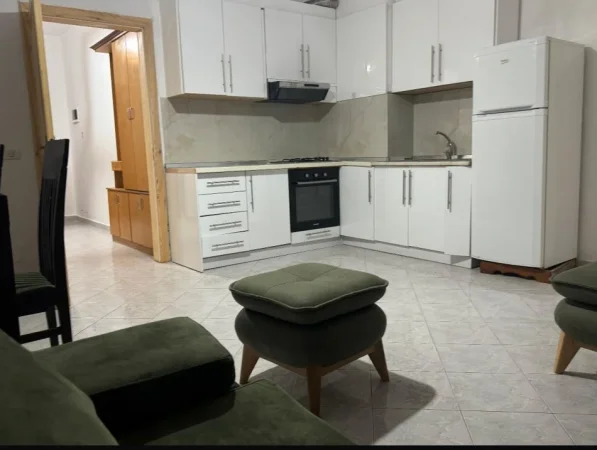 Tirane, jepet me qera apartament 1+1+Ballkon Kati 2, 75 m² 400 € 