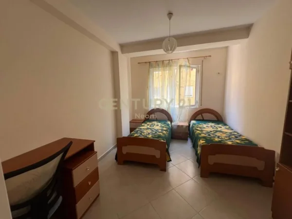 Tirane, jepet me qera apartament 2+1+Aneks+Ballkon Kati 2, 85 m² 600 € (Neom117752)