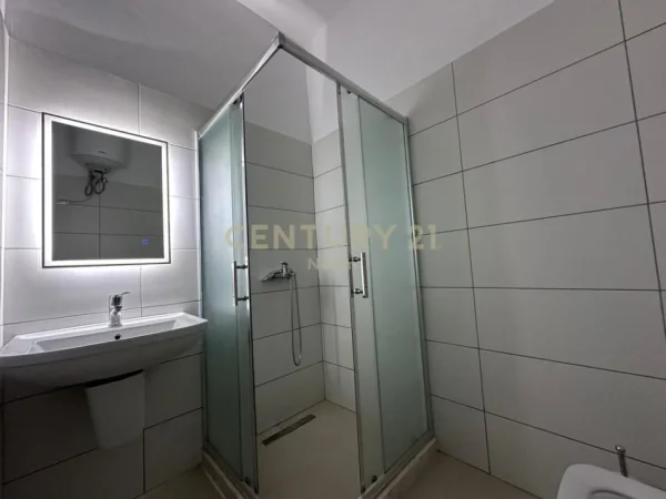 Tirane, jap me qera apartament 2+1+Aneks+Ballkon Kati 2, 100 m² 650 € (Neom117200)