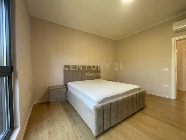 Tirane, jepet me qera apartament 2+1+Aneks+Ballkon Kati 2, 125 m² 1.000 € (Neom117806)
