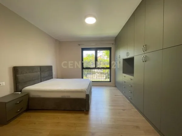 Tirane, jepet me qera apartament 2+1+Aneks+Ballkon Kati 2, 125 m² 1.000 € (Neom117806)
