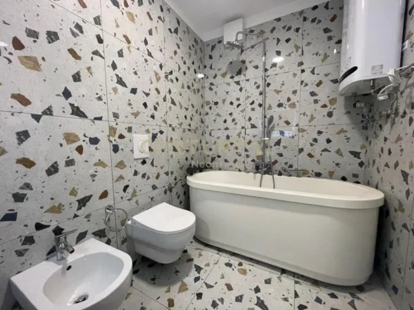 Tirane, jepet me qera apartament 2+1+Aneks+Ballkon Kati 2, 125 m² 1.000 € (Neom117806)