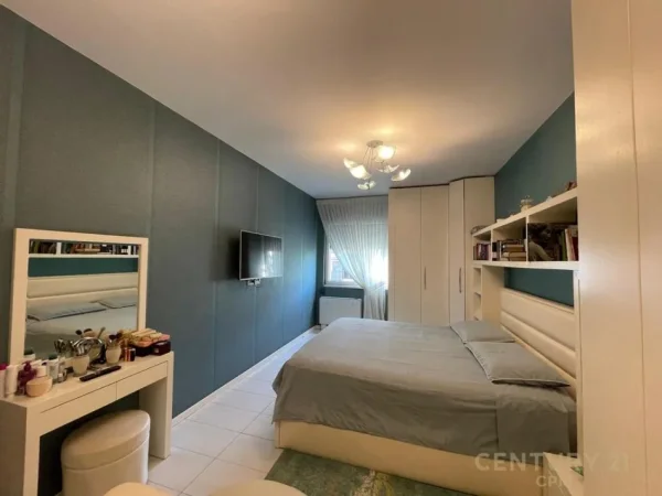 Tirane, shes apartament 2+1 Kati 8, 122 m² 490.000 € (Bllok)