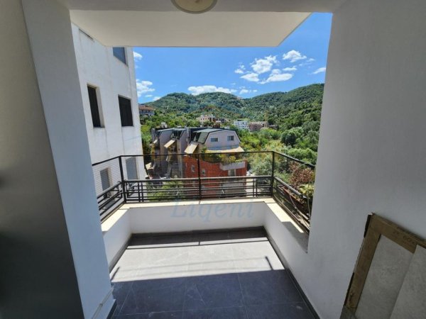 Tirane, jepet me qera apartament 2+1+Ballkon Kati 4, 100 m² 700 € 