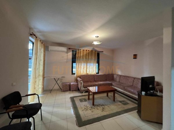 Tirane, jepet me qera apartament 2+1+Ballkon Kati 2, 110 m² 550 € 