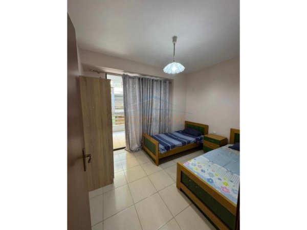 Tirane, jepet me qera apartament 2+1+Ballkon Kati 2, 110 m² 550 € 
