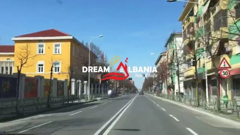 Tirane, shes dyqan Kati 1, 11 m² 60.000 € (Ne rrugen e Durresit)
