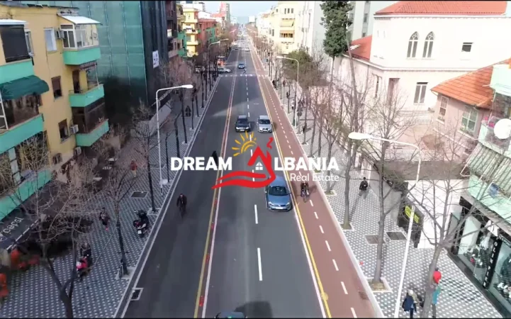 Tirane, shes dyqan Kati 1, 11 m² 60.000 € (Ne rrugen e Durresit)