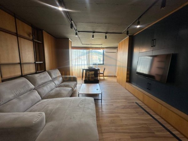 Tirane, jepet me qera apartament duplex 1+1 Kati 1, 105 m² 600 € 
