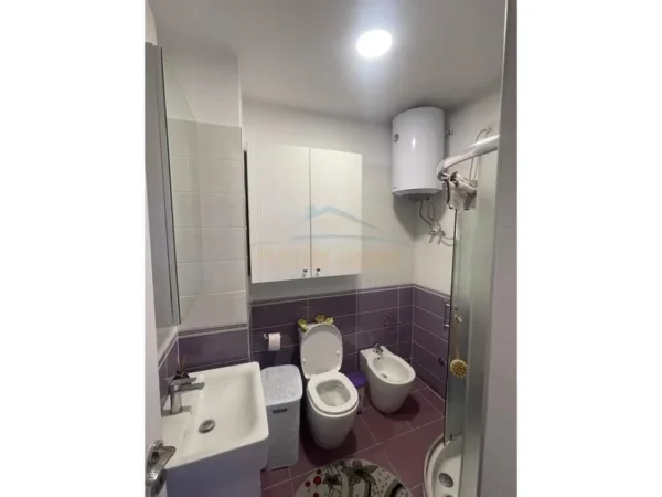 Tirane, jepet me qera apartament 2+1+Ballkon Kati 6, 98 m² 650 € 