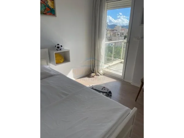 Tirane, jepet me qera apartament 2+1+Ballkon Kati 6, 98 m² 650 € 