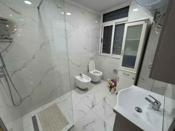 Tirane, jap me qera apartament 2+1 Kati 4, 115 m² 800 € (Rruga durresit)