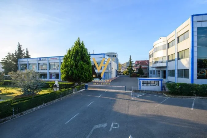 Tirane, jepet me qera ambjent biznesi Kati 0, 990 m² 6.435 € (QTU)