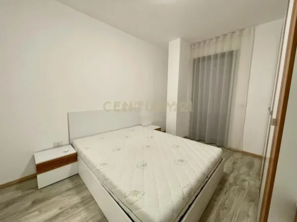 Tirane, jepet me qera apartament 3+1 Kati 2, 129 m² 1.000 € (21 dhjetori)