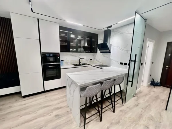 Sarande, shes apartament 2+1 Kati 8, 125 m² 255.000 € (Sarandë)