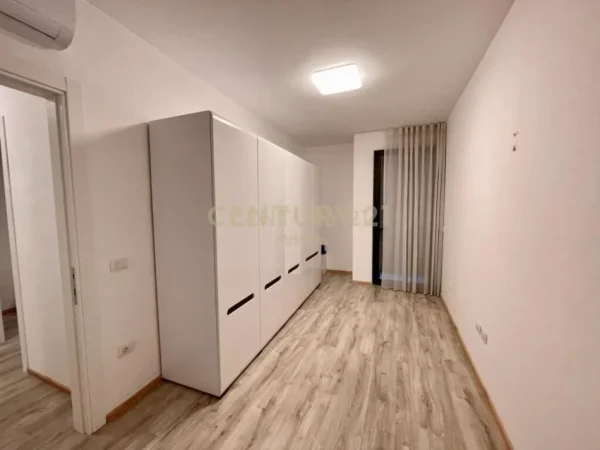 Tirane, jepet me qera apartament 3+1 Kati 2, 129 m² 1.000 € (21 dhjetori)