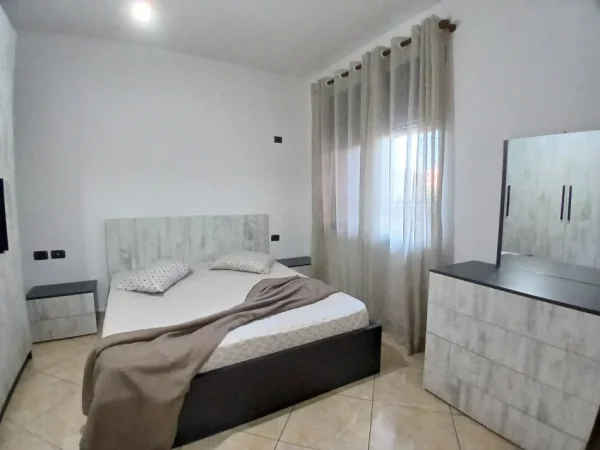 Tirane, jepet me qera apartament 1+1+Ballkon Kati 2, 70 m² 550 € (Qender)