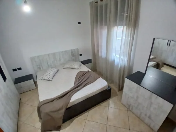 Tirane, jepet me qera apartament 1+1+Ballkon Kati 2, 70 m² 550 € (Qender)