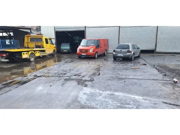 Tirane, jepet me qera magazine , 1.200 m² 1.300 € 