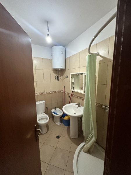 Tirane, jepet me qera apartament 1+1+Ballkon Kati 7, 65 m² 400 € (Don Bosko prane Vizion Plus)