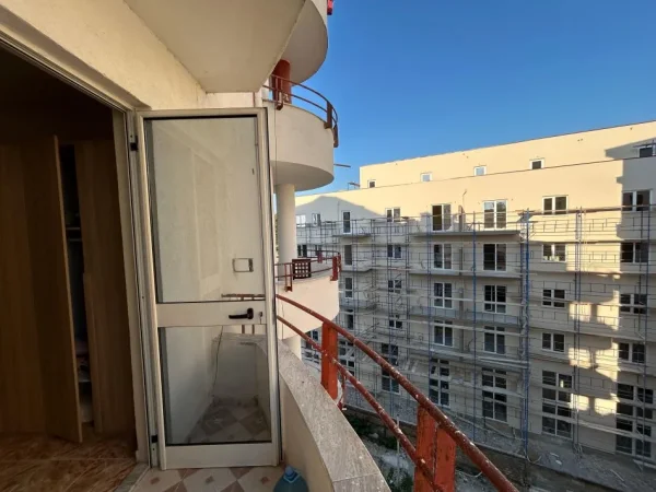 Mali Robit, shitet apartament 1+1+Ballkon Kati 5, 75 m² 85.000 € (Durres)