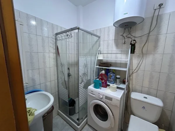 Mali Robit, shitet apartament 1+1+Ballkon Kati 5, 75 m² 85.000 € (Durres)